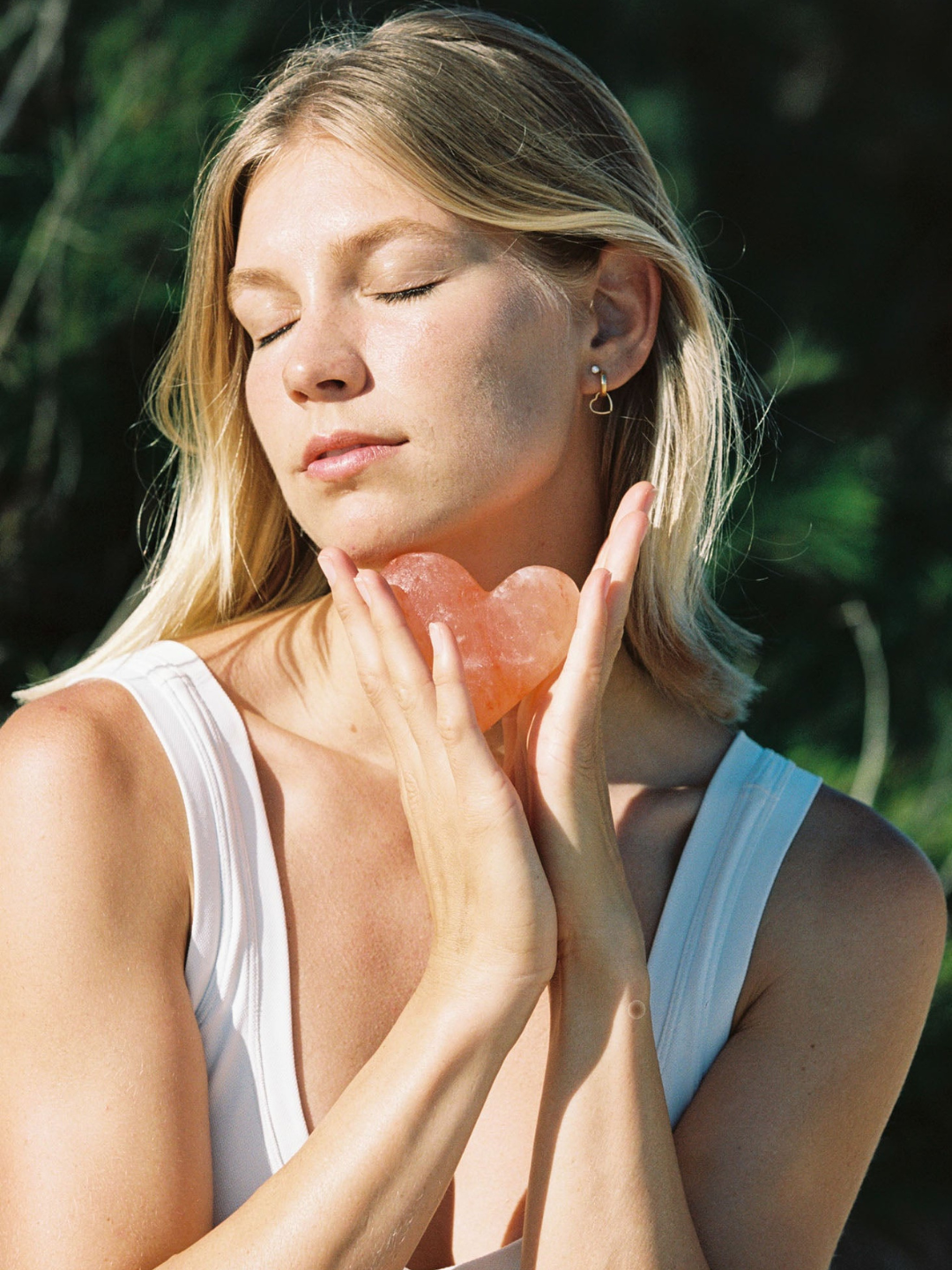 LA_SALT_CO_HEART_HIMALAYAN_SALT_MASSAGE_STONE_-_pINK.png