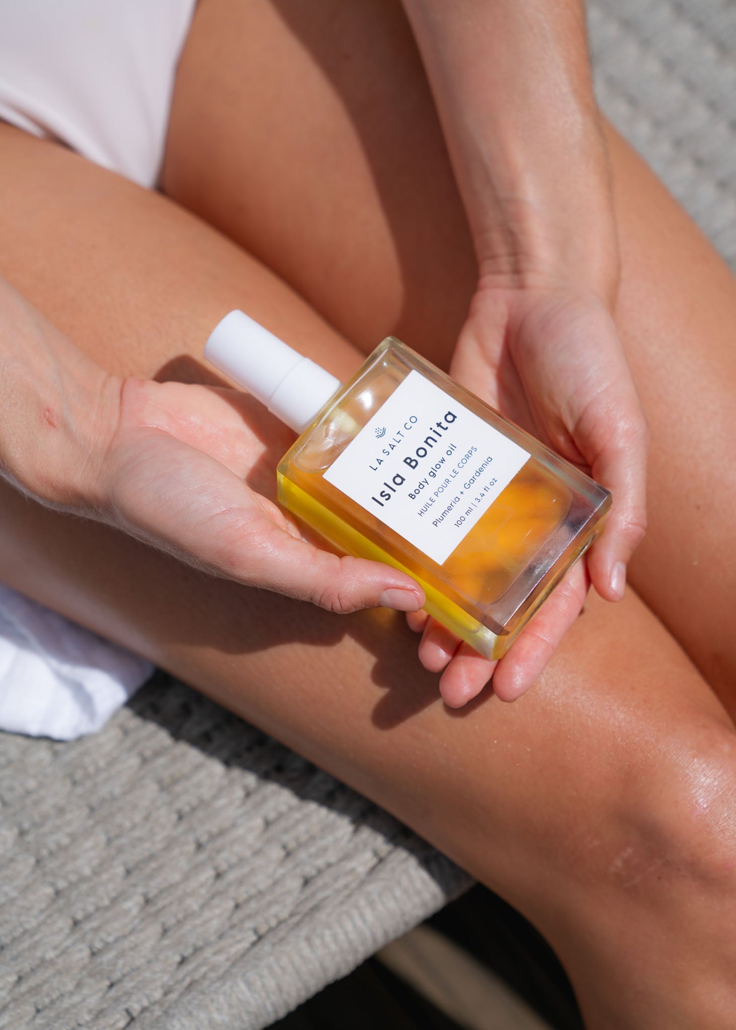 12 BOTANICAL OILS FOR GLOWING SKIN